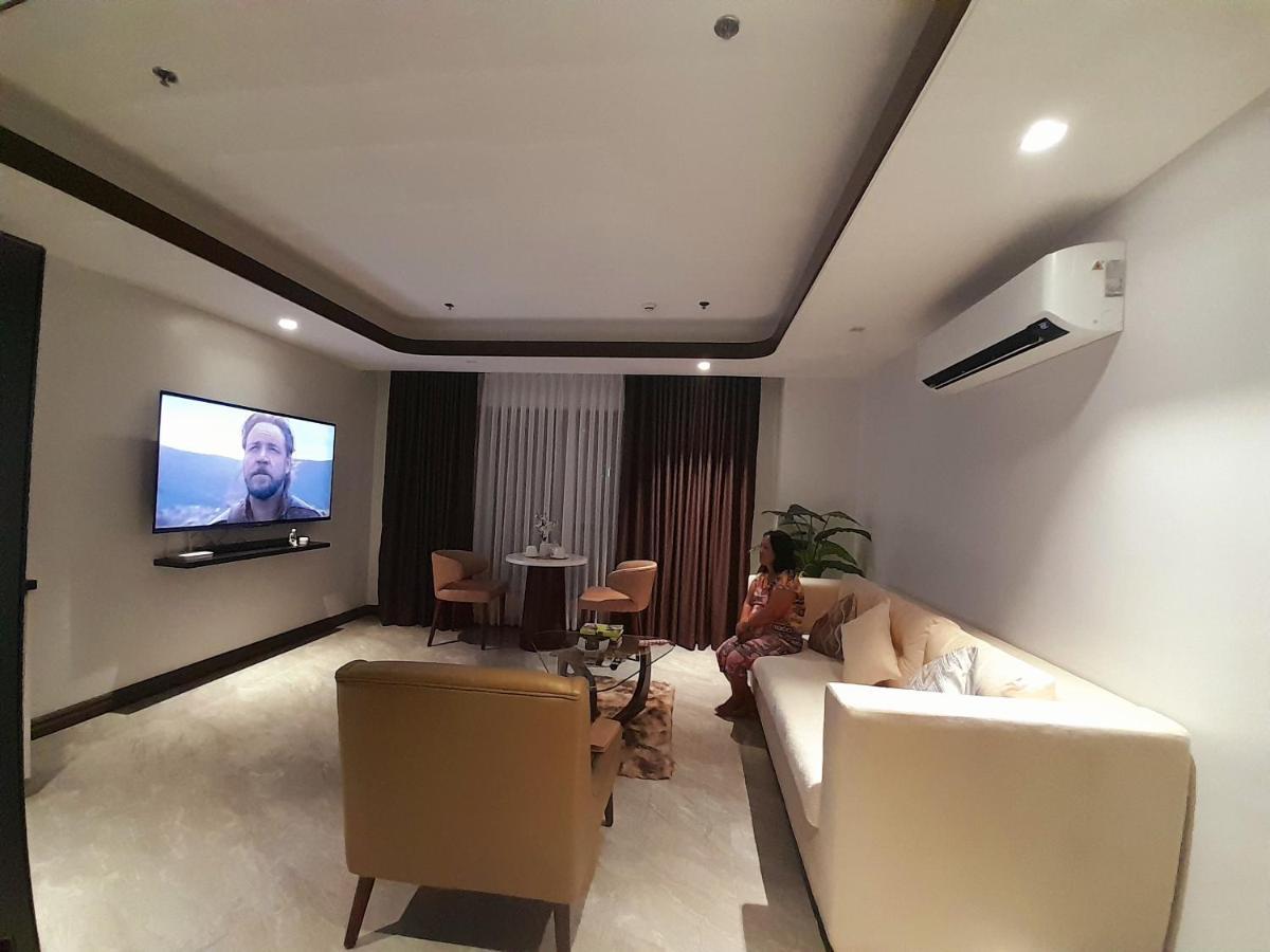 One Euphoria Prime Suite Hotel アンヘレス エクステリア 写真