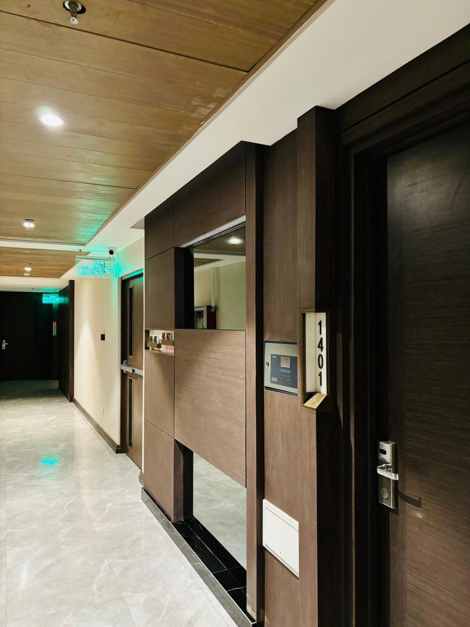 One Euphoria Prime Suite Hotel アンヘレス エクステリア 写真